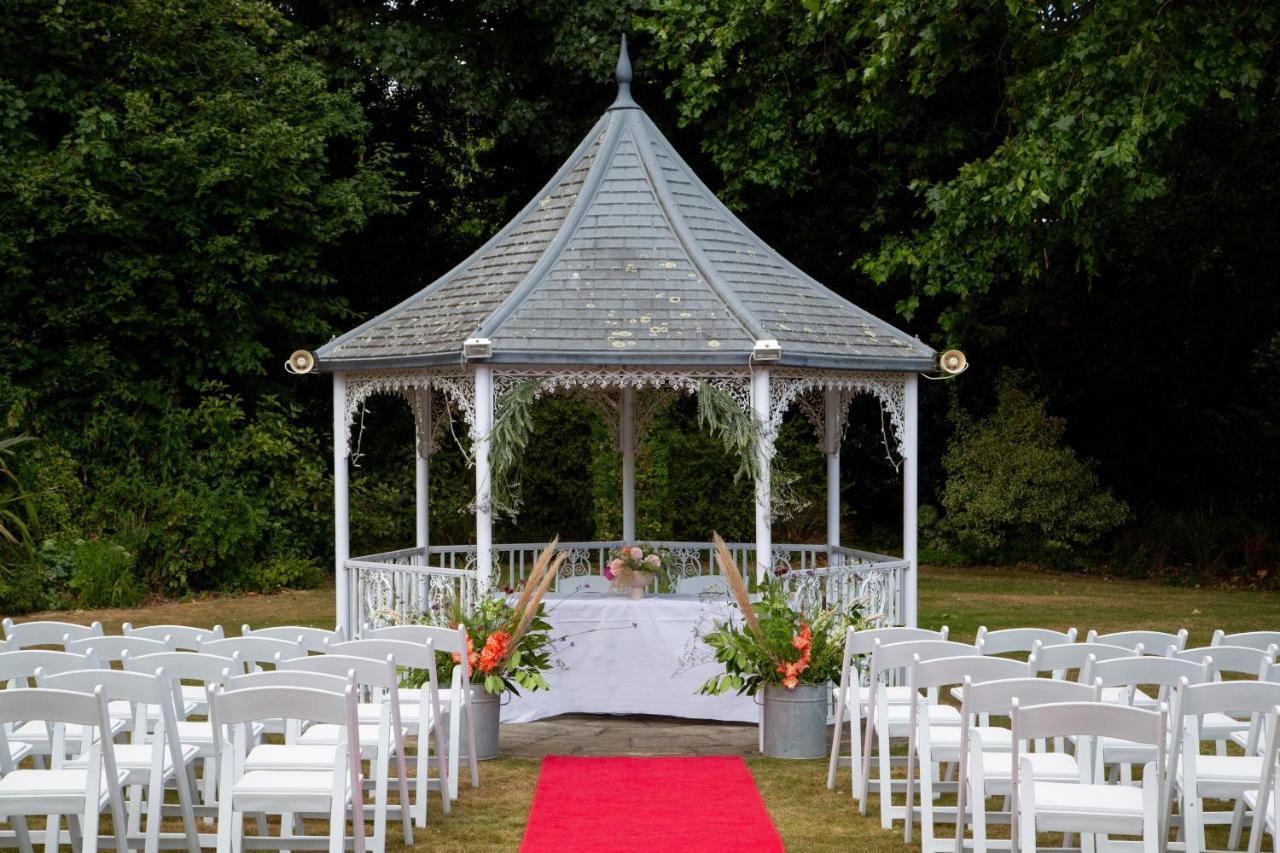 Alton House Hotel Exterior photo
