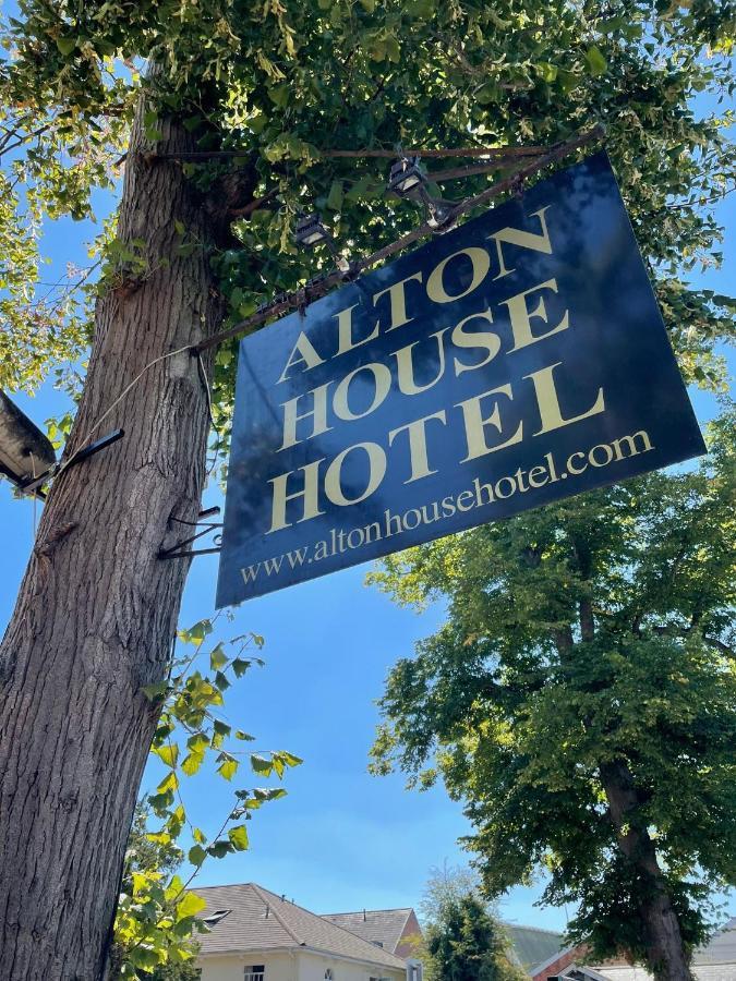 Alton House Hotel Exterior photo